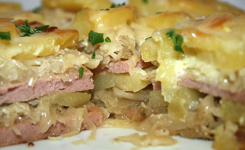 Leberkäse Sauerkraut Kartoffel Auflauf - aufgewärmt - CloseUp