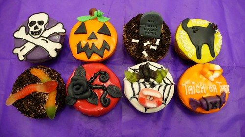 Halloween Cupcakes! by CAKE Amsterdam - Cakes by ZOBOT