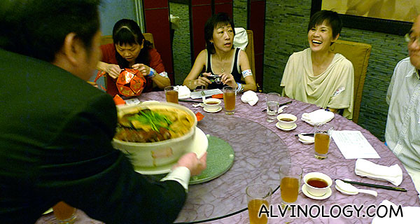 Everyone was very happy when the Peng Cai was served
