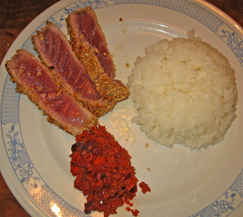 tataki di tonno con salsa alle barbabietole e riso bianco by fugzu