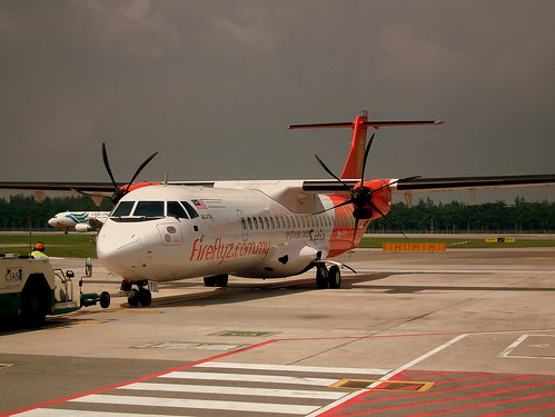FIREFLY ATR-72 SINGAPORE BUDGET AIRLINES TERMINAL JUNE 2011