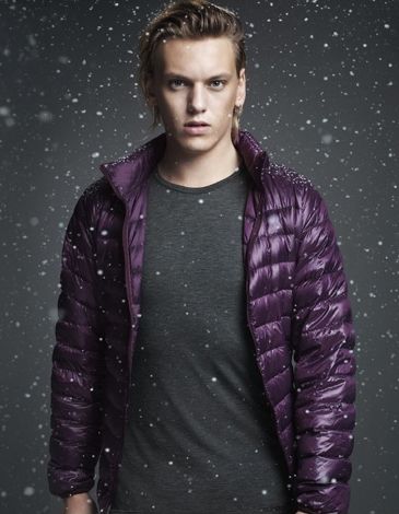 Jamie Campbell Bower0022_UNIQLO AW11