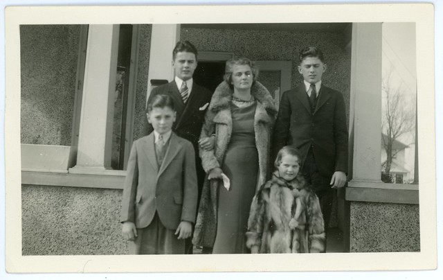 Rosa (Gores) Prettyman (1892-1945) and her four children: Robert Austin, William Eugene, Richard Frank, and Joan Reneé