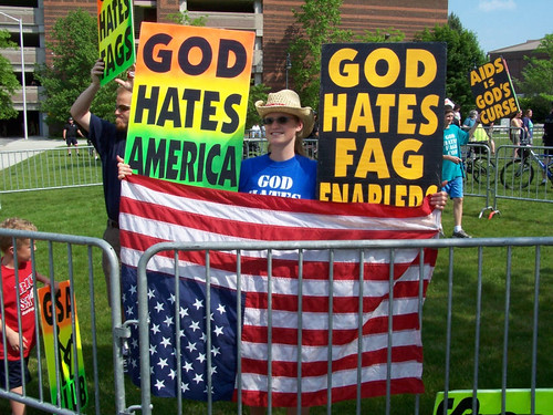 Protesto religioso: God Hates Fags (Deus Odeia Viados)