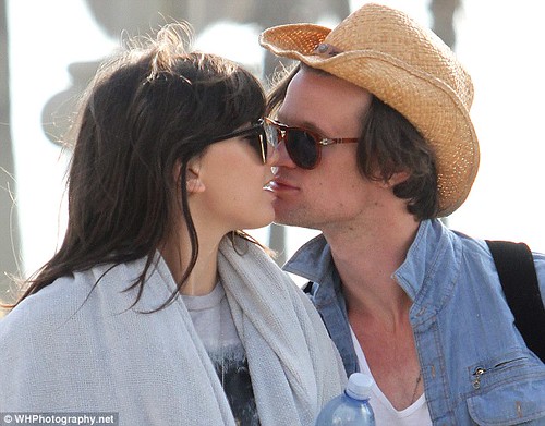 Matt Smith and Daisy Lowe take their never-ending PDA Stateside     1