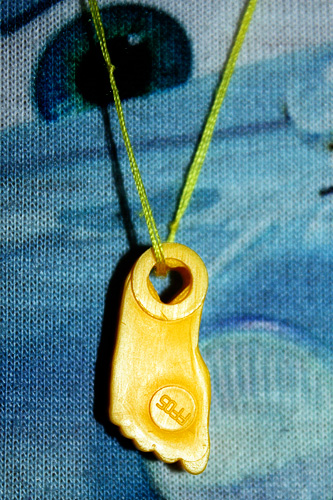 gold-foot-necklace