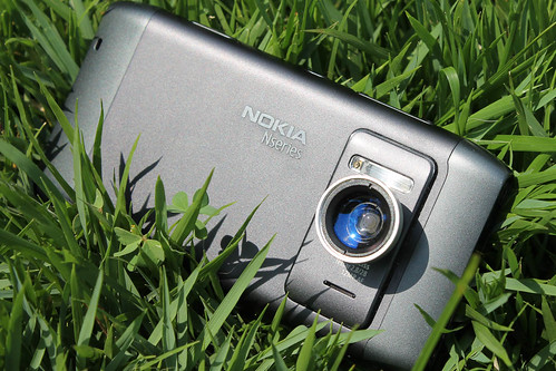 Nokia N8 with extra Lens