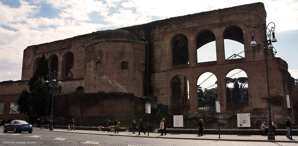 A basílica monumental de Maxêncio e Constantino, um dos monumentos mais bem conservados do Fórum Romano.