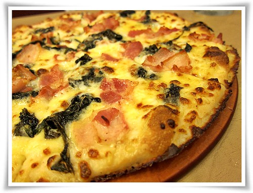 Pizza Hut's 3-Cheese, Spinach and Bacon pizza -- yummy!