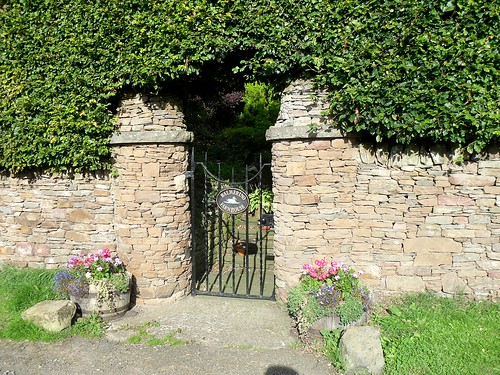 Balmerino farmhouse gate