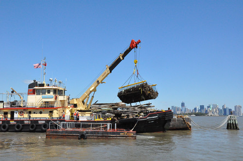  DCV Hayward loads debris in New York & New Jersey Harbor