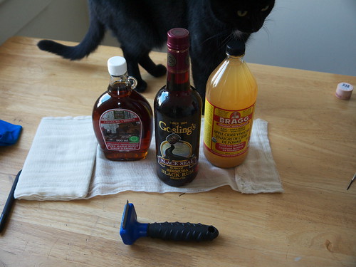 maple vinegar ingredients with cat