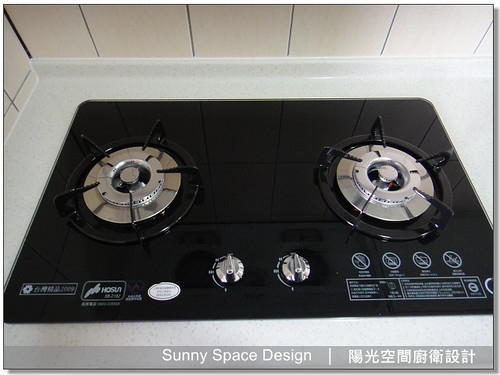 廚房設計-中和連城路曹設計二字型廚具：豪山牌雙口玻璃爐：SB-2182-陽光空間廚衛設計