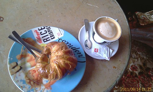 Croisant y Cafe en  OPILA bilbao by LaVisitaComunicacion