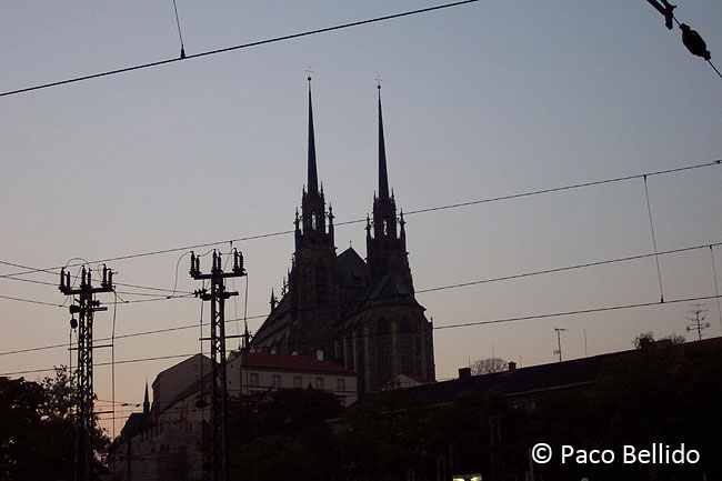 La Catedral de San Pedro y San Pablo vista desde la estación. © Paco Bellido, 2005