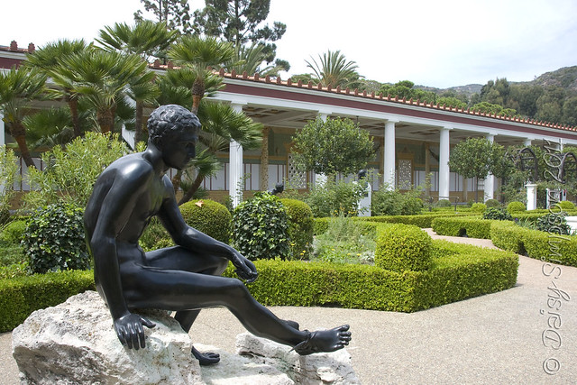 D2 getty villa outer garden statue