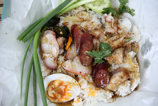 Khao Moo Daeng (ข้าวหมูแดง)