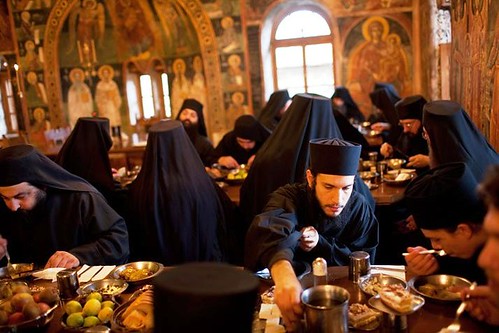 Monjes del Monte Athos comiendo