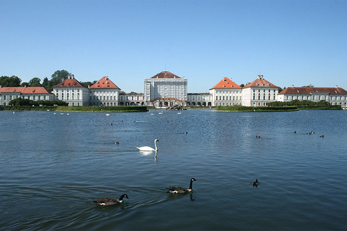 See mit Schwan - Schloß Nymphenburg
