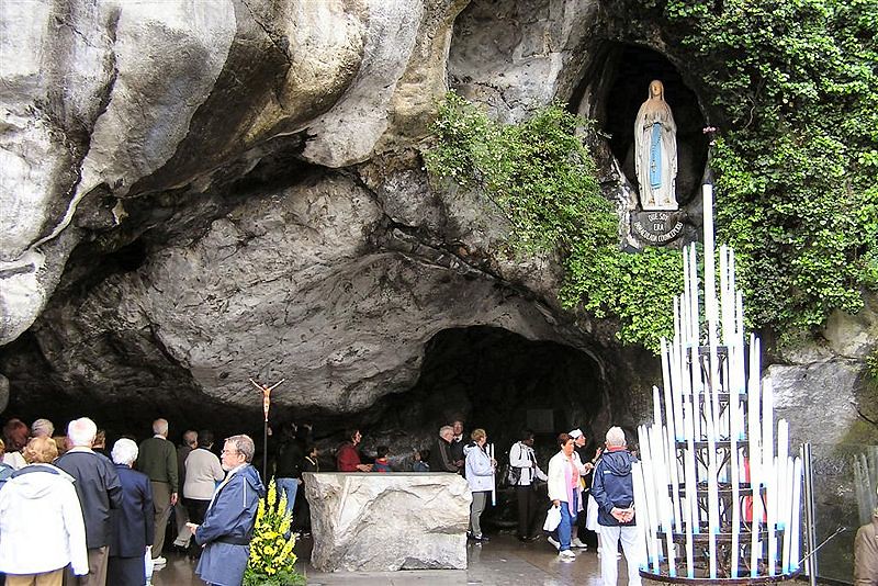 Gruta de Massabielle en Santuario de Lourdes
