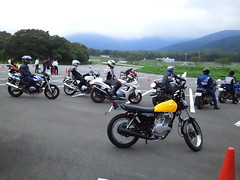 今日は富士ＳＷで一日トライカーナというバイクでパイロンを八の字に回る基礎練習をしました。