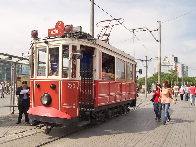 來回Taksim與TUNEL的古董電車
