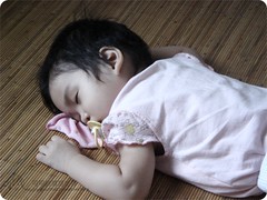 嬰兒照顧 趴睡 可愛