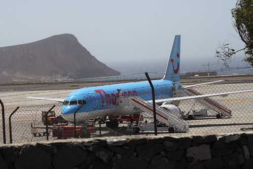Thomson 757 @ Tenerife Sur Airport
