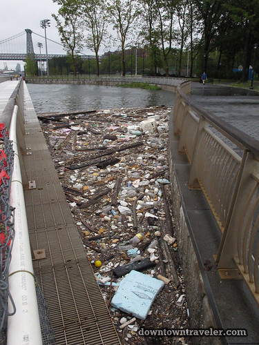 Aftermath of Hurricane Irene in NYC_Garbage in the East River