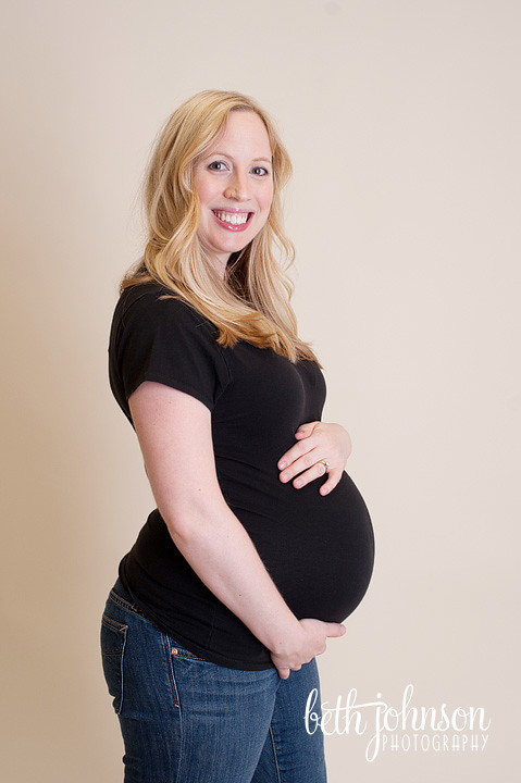 maternity studio session mom in black with blonde hair