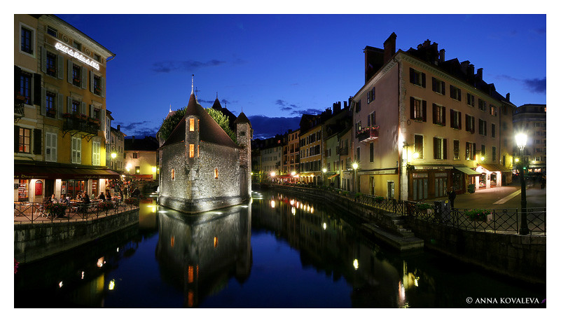 Night panorama of Annecy with Palais d'Isle