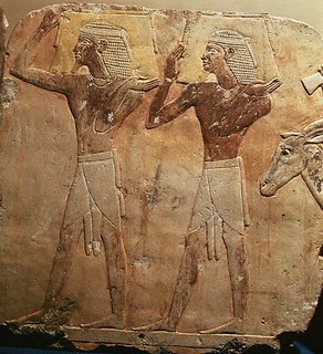 The Somali Inhabitants of  the Land of Punt ,the homeland of the Ancient-egyptians .This is a fresco made by the Egyptian Queen Hatshepsout after her trade expedition to the land of Punt in -1495 before J-Christ . Now ,the ancient-land of Punt is Somalia