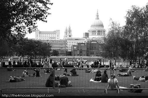 London : People at Tate Modern