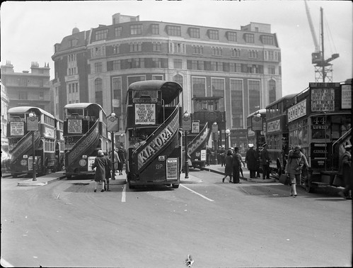 Traffic in London in 1927