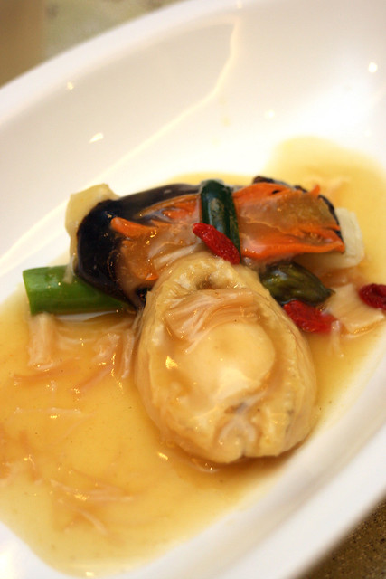 Braised Sliced Abalone, Dried Scallop and Vegetables in Tan Jia Sauce ($18/pax)