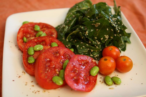 Tomato, Edamame, and Spinach Salad