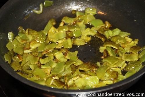 Tortilla de patatas con pimiento y chorizo. (2)