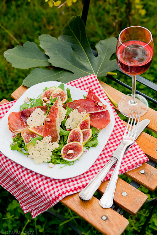 fig salad with crispy prosciutto, parmesan chips and almonds