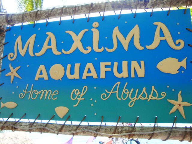 Maxima Aqua Fun Home of the Abyss