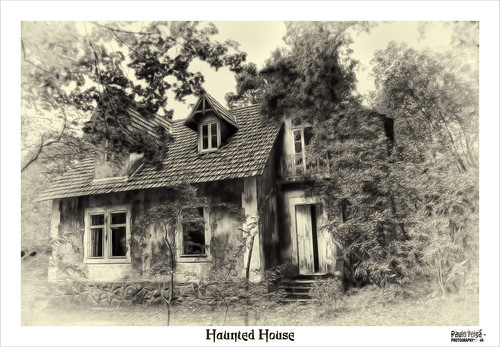 Haunted House by Paulo Veiga Photo