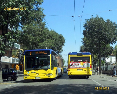 Modena: bus Citaro n°681 e CityClass n°135 in via Ruffini