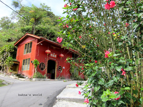 MY_red house ©  kakna's world