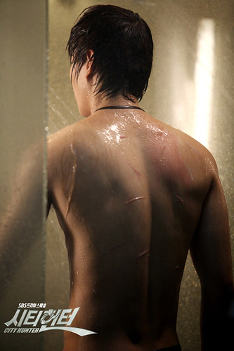 Lee Min Ho's Naked Scenes from City Hunter + Sexy Abs Photos Collection