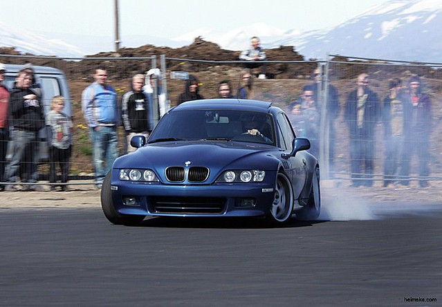 M52B28 Z3 Coupe | Topaz Blue | Black | Stretched Tires | Drifting