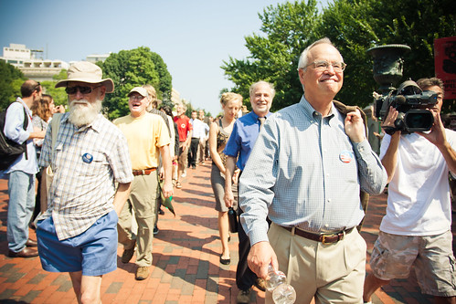Gus Speth Walks To Gates of White House With 70 Others