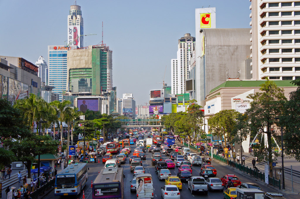Tráfico en Chitlom, Bangkok
