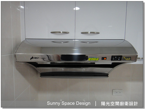 廚具工廠-淡水沙崙路康先生一字型廚具：豪山牌電熱除油抽油煙機：VSI-8017SH-陽光空間廚衛設計