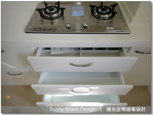 廚具工廠-新莊龍安路江設計一字型廚具：木三抽-陽光空間廚衛設計