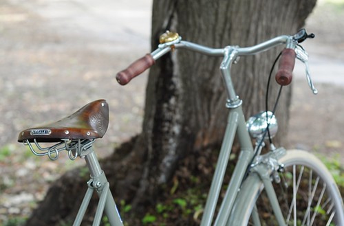 Bella Ciao with Vintage Ideale Saddle and Wooden Grips