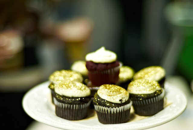 golden sparkly cupcakes
